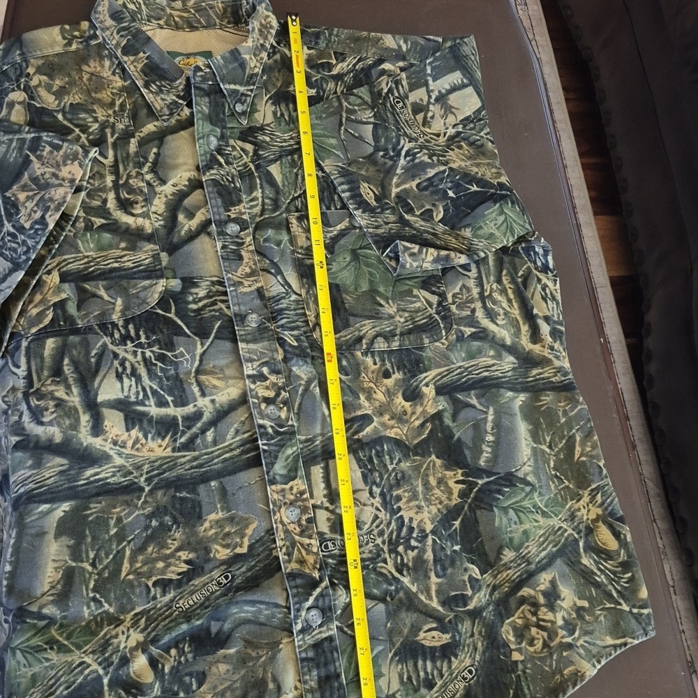 Cabelas Seclusion 3D Short sleeve vented full Button shirt.